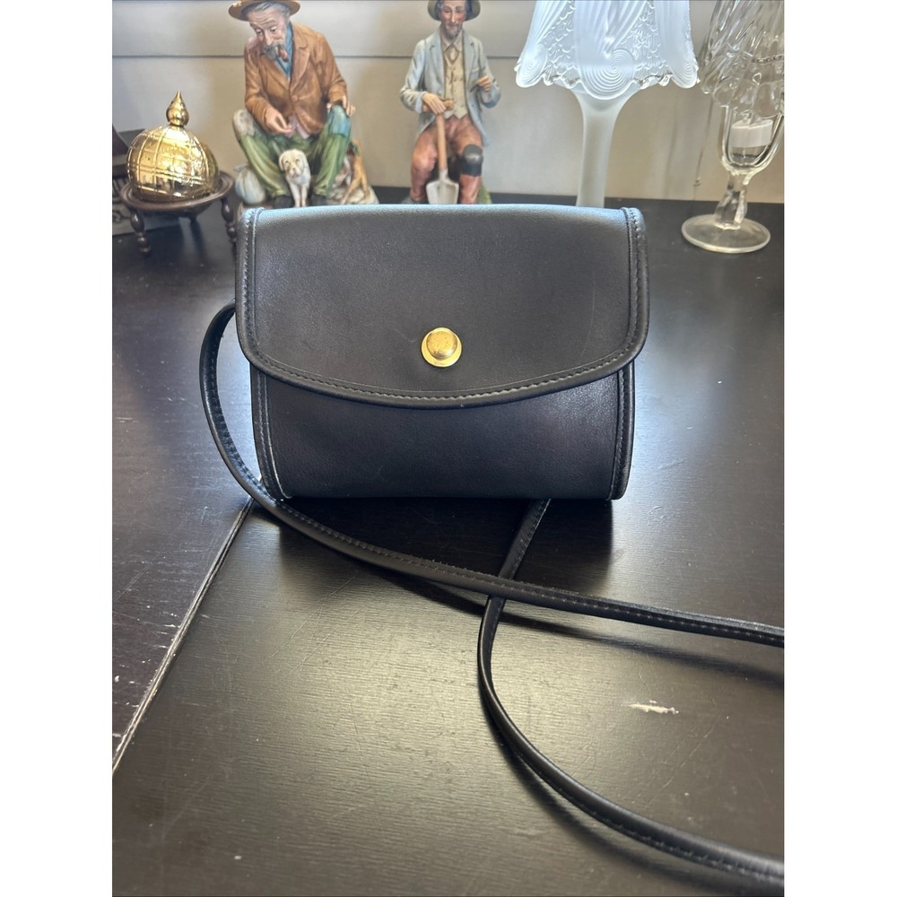 COACH 301 Vintage Shoulder Bag Snaplock Leather Black Gold Hardware From Japan